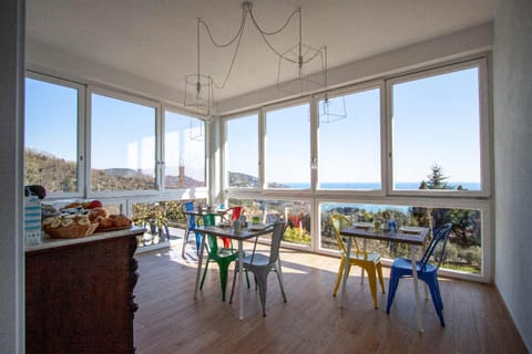 View (from property/room), Seating area, Sea view, Breakfast