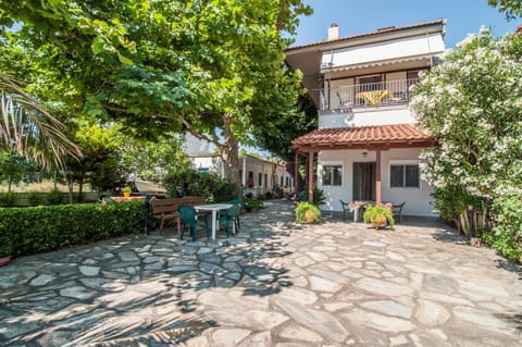 Facade/entrance, Garden