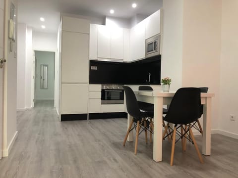 Kitchen or kitchenette, Dining area, Communal kitchen