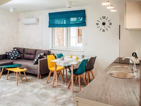 TV and multimedia, View (from property/room), Kitchen or kitchenette, Living room, Seating area, Dining area, On site, Garden view, Area and facilities