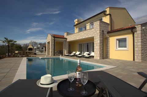 Property building, BBQ facilities, Swimming pool