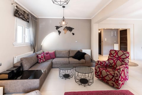 Living room, Seating area