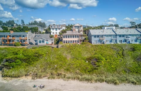 Harbor House House in Devils Lake