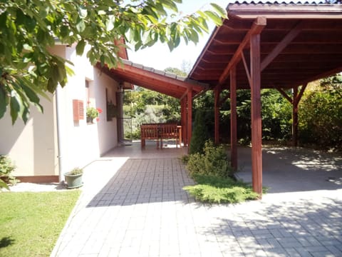 Patio, BBQ facilities, Garden, Balcony/Terrace