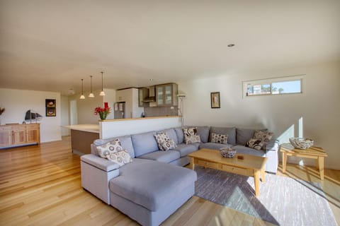 Quarterdeck Apartment House in Binalong Bay