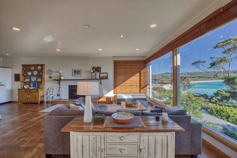 Beach Side Bay Of Fires House in Binalong Bay