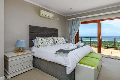 Bed, Balcony/Terrace, Bedroom, Sea view