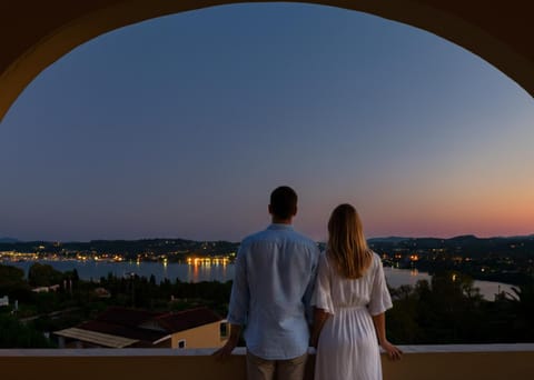 People, Natural landscape, View (from property/room), Balcony/Terrace, Guests, Sunrise, group of guests