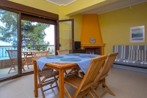 View (from property/room), Balcony/Terrace, Seating area, Dining area