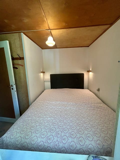 Retro Beach House House in Zealand