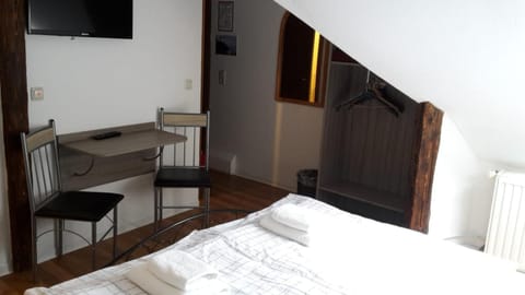 Bed, Living room, Photo of the whole room