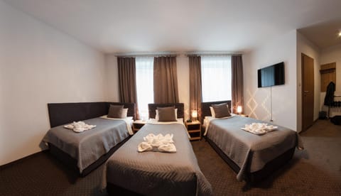 Photo of the whole room, Bedroom, towels