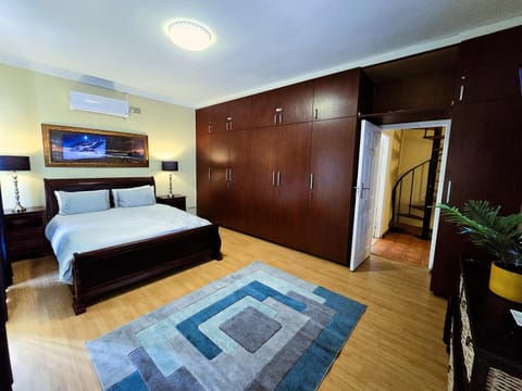 Walters Lane Luxury Accommodation main house - No loadshedding House in Cape Town