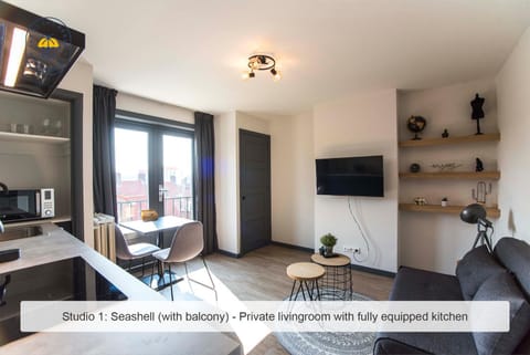 Kitchen or kitchenette, Living room