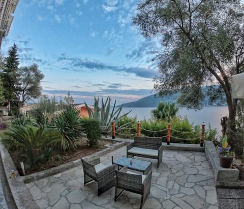 Suncani Skalini- Beachfront Retreat Apartment in Dubrovnik-Neretva County