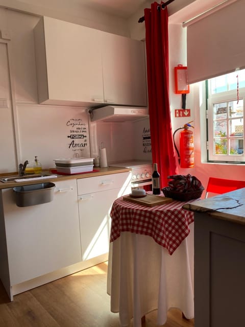 Kitchen or kitchenette, Dining area, stove