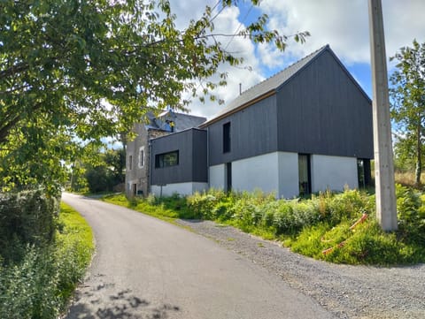 Property building, Spring, Day, Neighbourhood, Street view