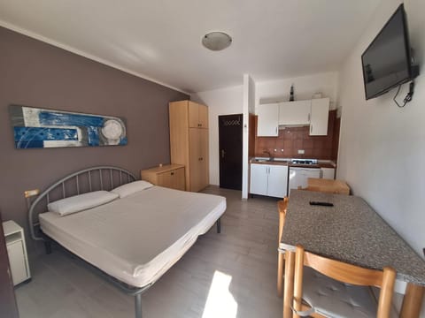 Bed, Kitchen or kitchenette