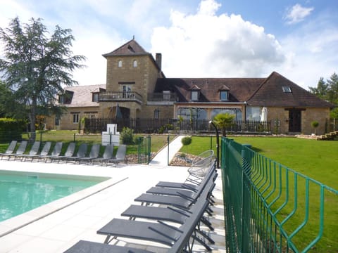 Patio, Restaurant/places to eat, Swimming pool