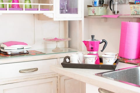 Coffee/tea facilities, Kitchen or kitchenette