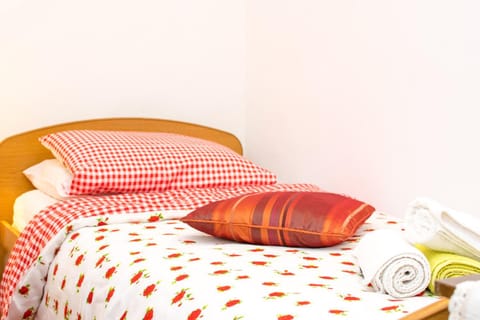 Bed, Seating area, Bedroom