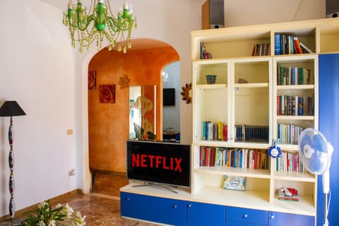 L'isola felice Apartment in Cecina