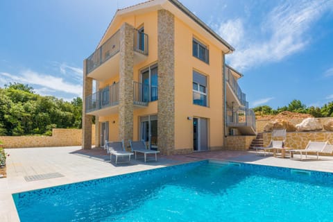 Property building, Patio, Facade/entrance, Day, Pool view, Swimming pool, sunbed
