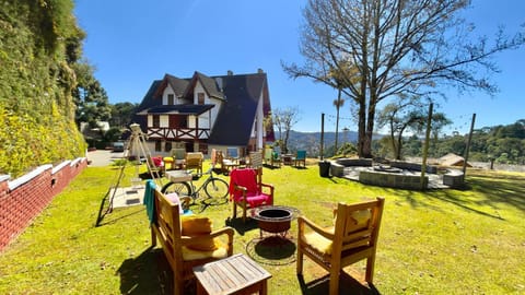 Property building, Spring, Day, Natural landscape, Garden, Garden view