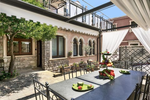 Facade/entrance, Garden