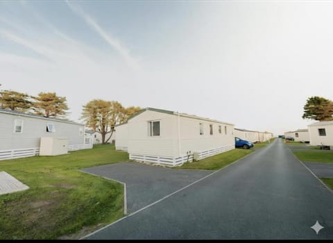 Captain's Quarters B67 Campground/
RV Resort in Brixham