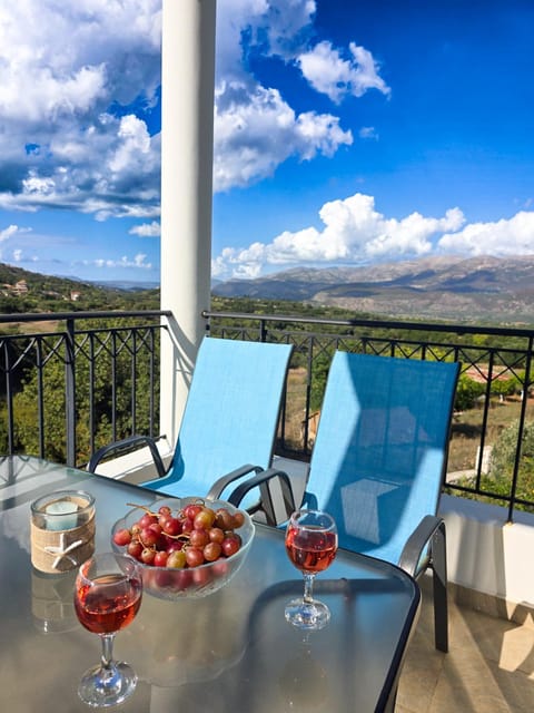 Natural landscape, View (from property/room), Balcony/Terrace, Dining area, Mountain view
