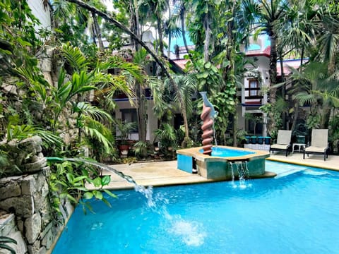 Swimming pool