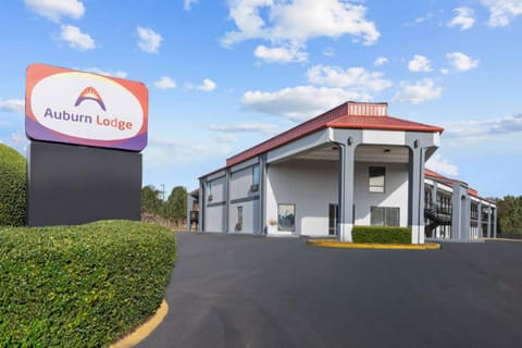 Property building, Facade/entrance, Day, Property logo or sign, Time of day, Parking