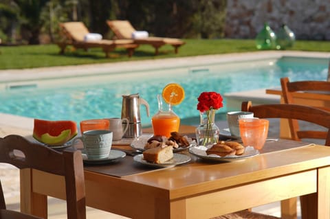 Property building, Swimming pool, Breakfast