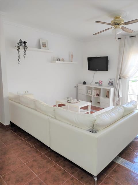 Communal lounge/ TV room, TV and multimedia, Living room, Seating area