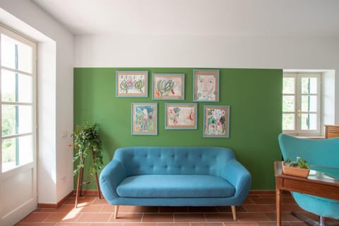 Seating area, Internal: Not applicable to any particular room