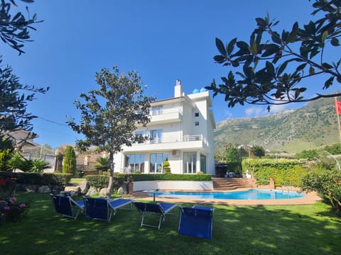 Property building, Day, Garden, Garden view, Pool view, Swimming pool, sunbed