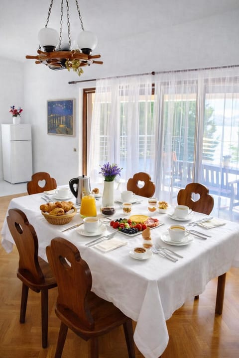 Living room, Dining area, Sea view