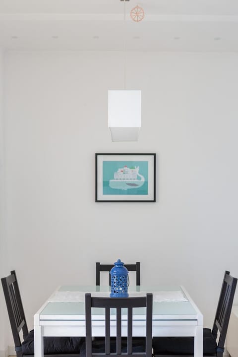 Communal lounge/ TV room, Dining area, Communal kitchen