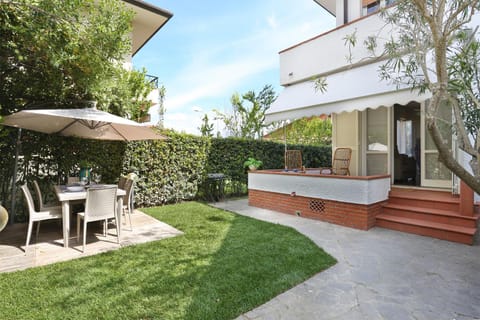 Facade/entrance, Garden