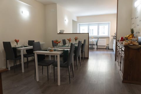 Lounge or bar, Internal: Not applicable to any particular room