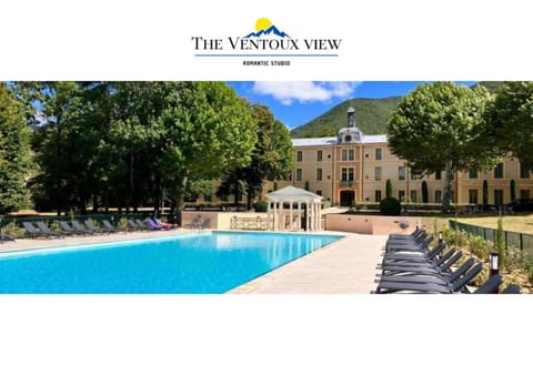 Property building, Garden, Swimming pool, sunbed