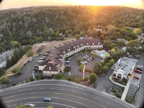 Red Lion Inn & Suites Auburn Hotel in Auburn