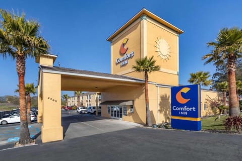 Property building, Facade/entrance, Property logo or sign