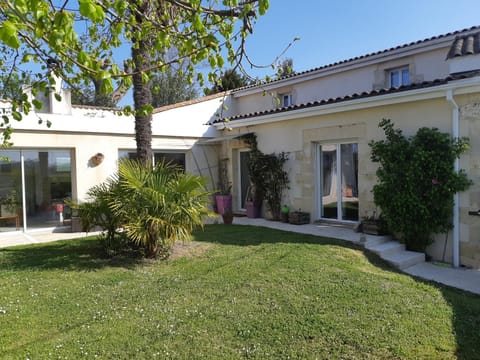 Property building, Facade/entrance, Garden