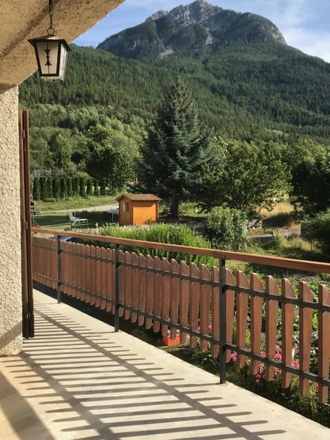 Balcony/Terrace, Garden view, Mountain view