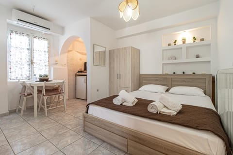 Bed, Bedroom, air conditioner