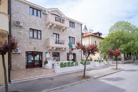 Property building, Lounge or bar