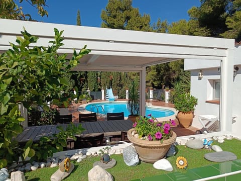 Day, Garden view, Pool view, Swimming pool, sunbed