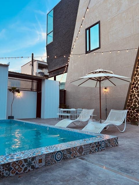 Swimming pool